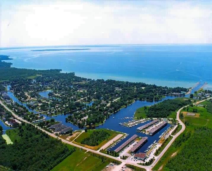 Lagoon Harbour Resort & Hotel 奥里利亚 外观 照片